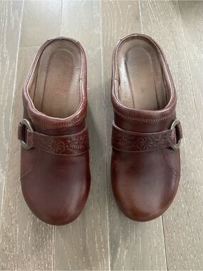 Dansko Brown Leather Clogs | Size 39